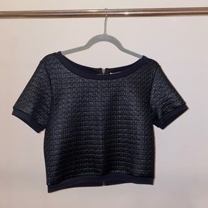 Lush cropped shirt with zipper on the back